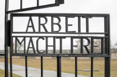 Arbeit Macht Frei - Sachsenhausen Ulusal Anıtı