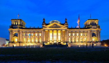 Alacakaranlıkta Alman Reichstag