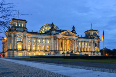 Alacakaranlıkta Alman Reichstag