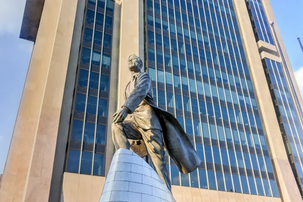亚当·克莱顿·鲍威尔雕像-尼克 — 图库照片