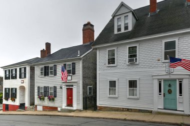 Plymouth, MA - 3 Temmuz 2020: Leyden Caddesi, 1620 'de Pilgrimler tarafından kuruldu ve Britanya Kuzey Amerika' nın 13 kolonisinin en eski yerleşim yeri olduğunu iddia ediyor..
