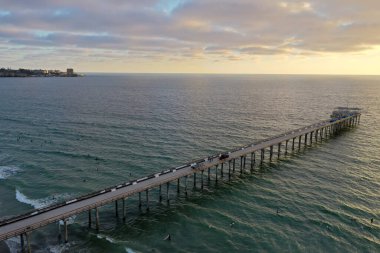 Gün batımında Kaliforniya, La Jolla 'daki Scripps Sahil Koruma Alanı' nın havadan görüntüsü.