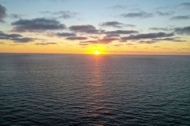 Gün batımında Kaliforniya, La Jolla 'daki Scripps Sahil Koruma Alanı' nın havadan görüntüsü.