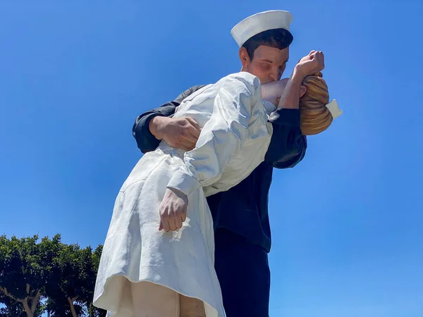 San Diego California July 2020 Unconditional Surrender Statue Uss Midway — Stock Photo, Image