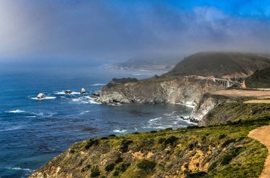 1. Otoyol ve Kaliforniya Big Sur, ABD 'deki Kasırga Noktası' nda güzel bir manzara.