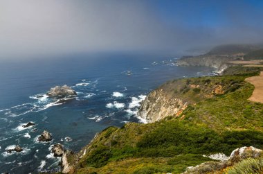 1. Otoyol ve Kaliforniya Big Sur, ABD 'deki Kasırga Noktası' nda güzel bir manzara.