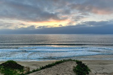 Fort Ord Dunes State Park, ABD 'nin Kaliforniya eyaletinde, Monterey Körfezi' nin 4 mil kıyı şeridi boyunca yer alan ve kapalı bir Fort Ord bölgesinden oluşturulan bir parktır..