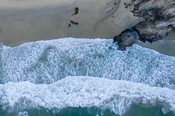 Kaliforniya 'da Rocky Creek boyunca dalgalar, Monterey County' de Big Sur, ABD