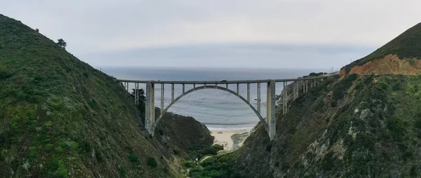 太平洋岸高速道路 ハイウェイ1号線 のビックスビー橋 カリフォルニア州ビッグサー近く — ストック写真