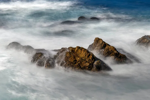 Όμορφη Θέα Της Παραλίας Pebble Και Την Ακτή Της Καλιφόρνια — Φωτογραφία Αρχείου