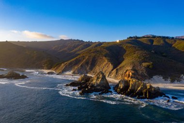 Pfeiffer Plajı Büyük Sur, Kaliforniya 'daki Pfeiffer Eyalet Parkı boyunca.