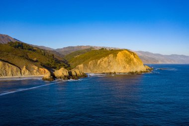 Pfeiffer Plajı Büyük Sur, Kaliforniya 'daki Pfeiffer Eyalet Parkı boyunca.