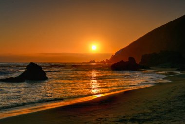 Pfeiffer Plajı Büyük Sur, Kaliforniya 'daki Pfeiffer Eyalet Parkı boyunca.