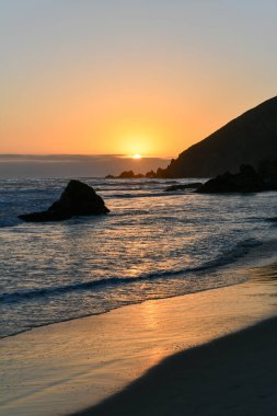 Pfeiffer Plajı Büyük Sur, Kaliforniya 'daki Pfeiffer Eyalet Parkı boyunca.