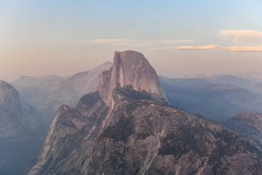 Buzul Noktası, Yosemite Vadisi, Half Dome, Yosemite Şelalesi ve Yosemite 'nin yüksek ülke manzarası..