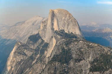 Buzul Noktası, Yosemite Vadisi, Half Dome, Yosemite Şelalesi ve Yosemite 'nin yüksek ülke manzarası..