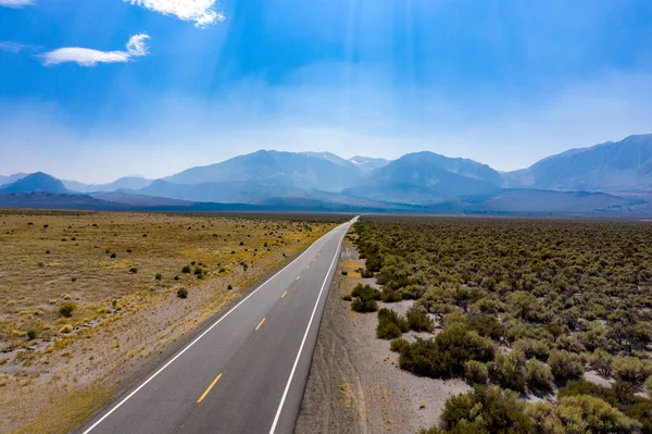 Vista Aérea Paisagem Seca Deserto Torno Mono Lake Califórnia — Fotografia de Stock