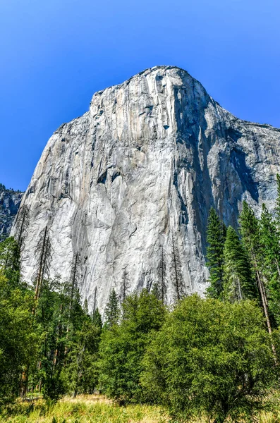 Capitan Elevando Acima Chão Vale Parque Nacional Yosemite Califórnia Eua — Fotografia de Stock