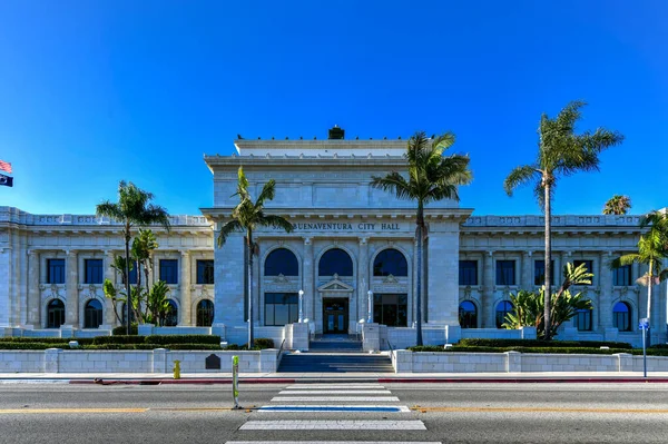 南加州具有历史意义的文图拉市政厅大楼入口 — 图库照片