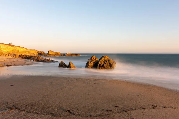 Superbe Vue Longue Exposition Vagues Lisses Écrasant Dans Des Formations — Photo