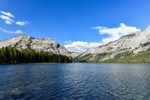 Vista Lago Tenaya Lago Alpino Parque Nacional Yosemite Localizado Uma — Fotografia de Stock