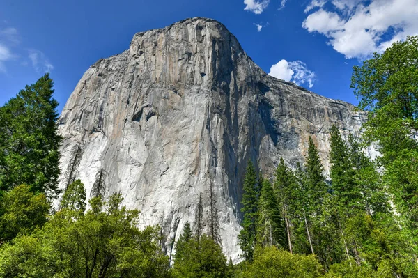 Capitan Elevando Acima Chão Vale Parque Nacional Yosemite Califórnia Eua — Fotografia de Stock