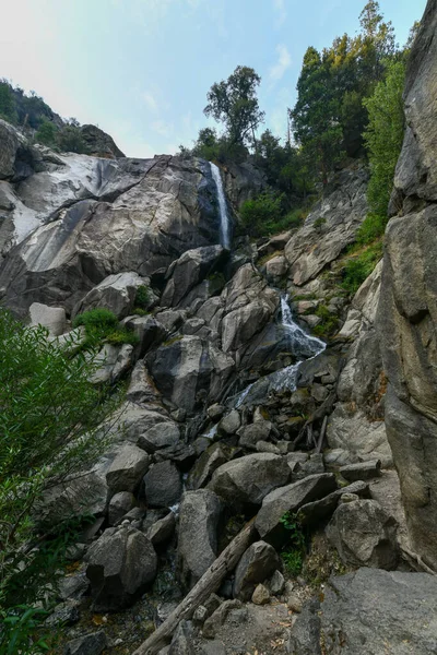 红杉国家森林里干枯的灰熊瀑布King Canyon Sequioa National Park California Usa — 图库照片