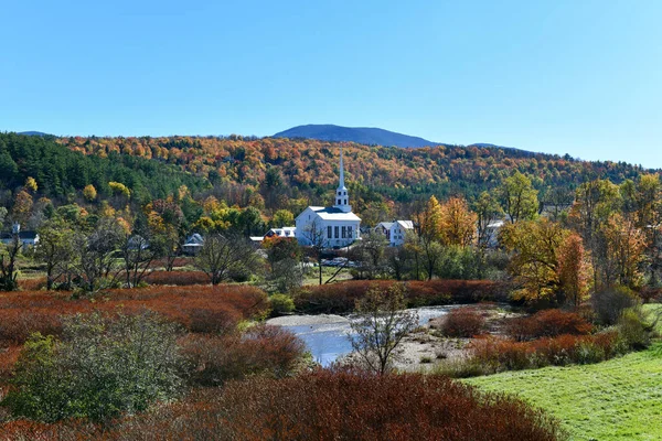 Stowe Panorama Finales Otoño Con Follaje Colorido Iglesia Comunitaria Vermont — Foto de Stock