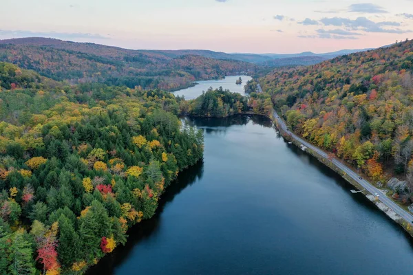 Vista Aérea Lago Amherst Folhagem Outono Plymouth Vermont — Fotografia de Stock