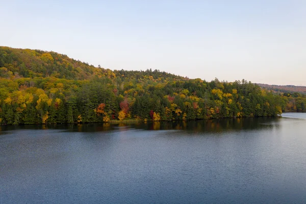 Luftaufnahme Des Amherst Lake Herbstlaub Plymouth Vermont — Stockfoto