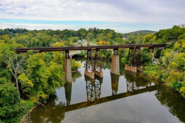 CSX 'in havadan görüntüsü Catskill Creek Köprüsü, New York.