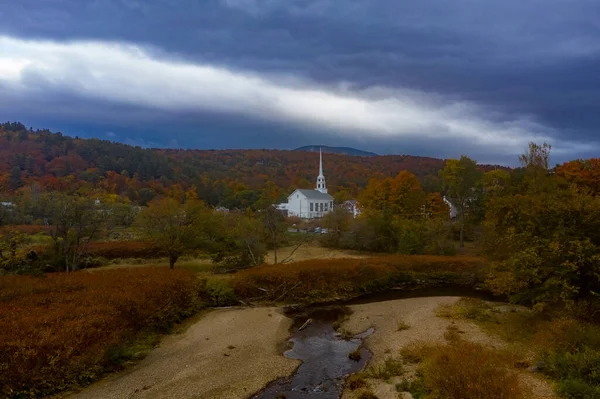 Panorama Stowe Outono Com Folhagem Colorida Igreja Comunitária Vermont — Fotografia de Stock