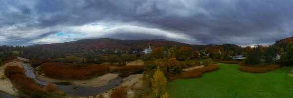 Panorama Stowe Jesienią Kolorowymi Liśćmi Kościołem Vermont — Zdjęcie stockowe