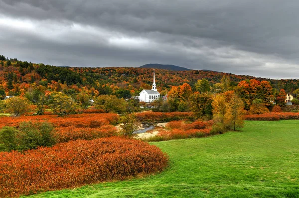 Panorama Stowe Outono Com Folhagem Colorida Igreja Comunitária Vermont — Fotografia de Stock