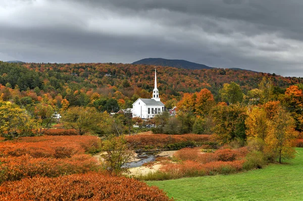 Panorama Stowe Outono Com Folhagem Colorida Igreja Comunitária Vermont — Fotografia de Stock