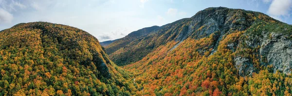 Panoramatický Pohled Vrchol Podzimního Listí Pašeráckém Zářezu Vermont — Stock fotografie