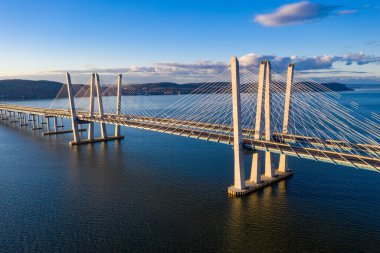New York 'taki Hudson Nehri' ni kapsayan Yeni Tappan Zee Köprüsü (Vali M. Cuomo).