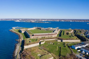 Fort Adams, Amerika Birleşik Devletleri 'nin Newport, Rhode Island' daki eski bir kışlası. 4 Temmuz 1799 'da Başkan John Adams' ın adını verdiği Birinci Sistem kıyı tahkimatı olarak kuruldu..
