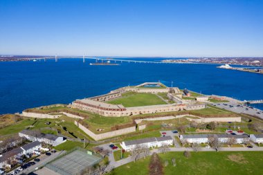 Fort Adams, Amerika Birleşik Devletleri 'nin Newport, Rhode Island' daki eski bir kışlası. 4 Temmuz 1799 'da Başkan John Adams' ın adını verdiği Birinci Sistem kıyı tahkimatı olarak kuruldu..