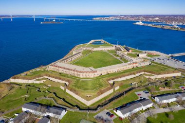 Fort Adams, Amerika Birleşik Devletleri 'nin Newport, Rhode Island' daki eski bir kışlası. 4 Temmuz 1799 'da Başkan John Adams' ın adını verdiği Birinci Sistem kıyı tahkimatı olarak kuruldu..