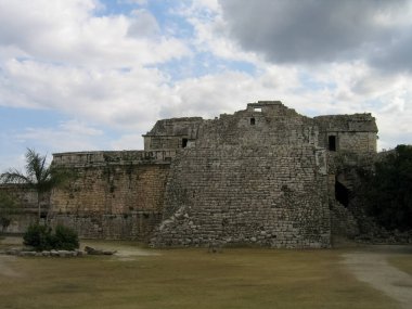Meksika 'nın Yucatan' ında Chichen Itza 'nın antik Maya kalıntıları..