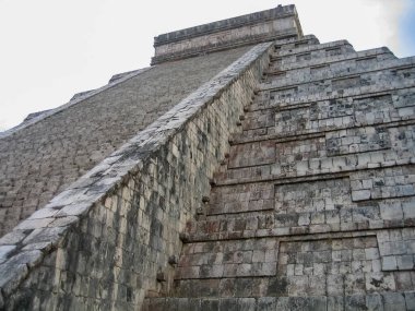 El Castillo, Meksika 'nın Yucatan' ında Chichen Itza 'nın antik Maya kalıntılarının arasında..