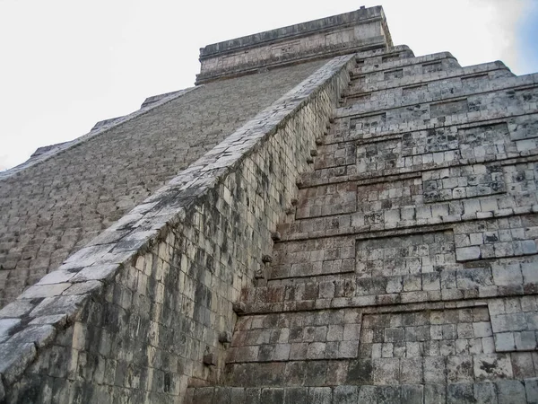 Castillo Μεταξύ Των Αρχαίων Μάγια Ερείπια Της Chichen Itza Στο — Φωτογραφία Αρχείου