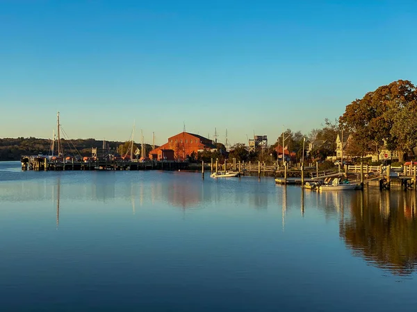 Sunset Mystic River Mystic Connecticut Reflections Float Still Water — Stock Photo, Image