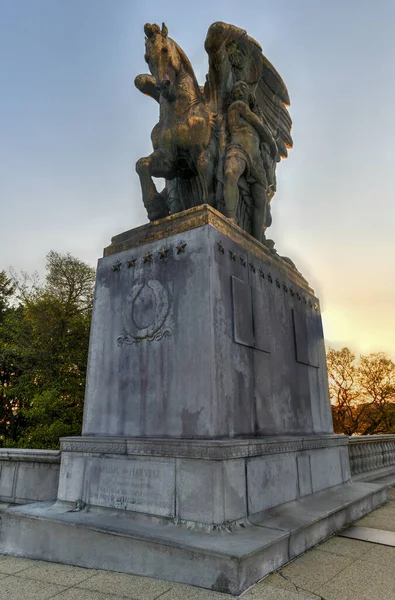 Artes Paz Bronce Grupos Estatuas Doradas Fuego Lincoln Memorial Circle — Foto de Stock