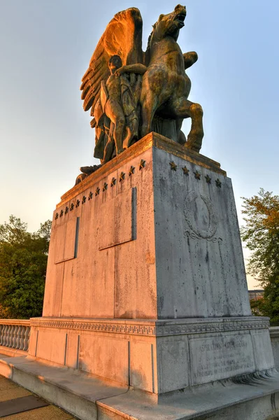 Sztuka Pokoju Brąz Ogniste Grupy Posągów Lincoln Memorial Circle West — Zdjęcie stockowe