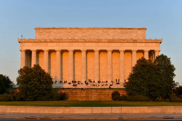 Washington April 2021 Lincoln Memorial Von Hinten Mit Zuschauern Die — Stockfoto