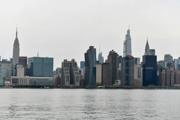 New York City Skyline Från Transmitter Park Greenpoint Brooklyn — Stockfoto