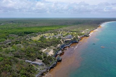 Quintana Roo, Meksika 'daki Tulum' daki Maya arkeolojik bölgesinin hava panoramik görüntüsü.