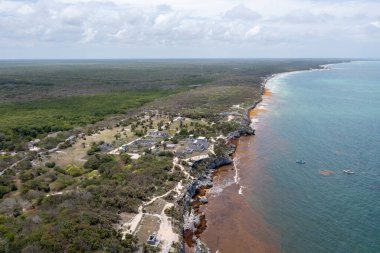 Quintana Roo, Meksika 'daki Tulum' daki Maya arkeolojik bölgesinin hava panoramik görüntüsü.